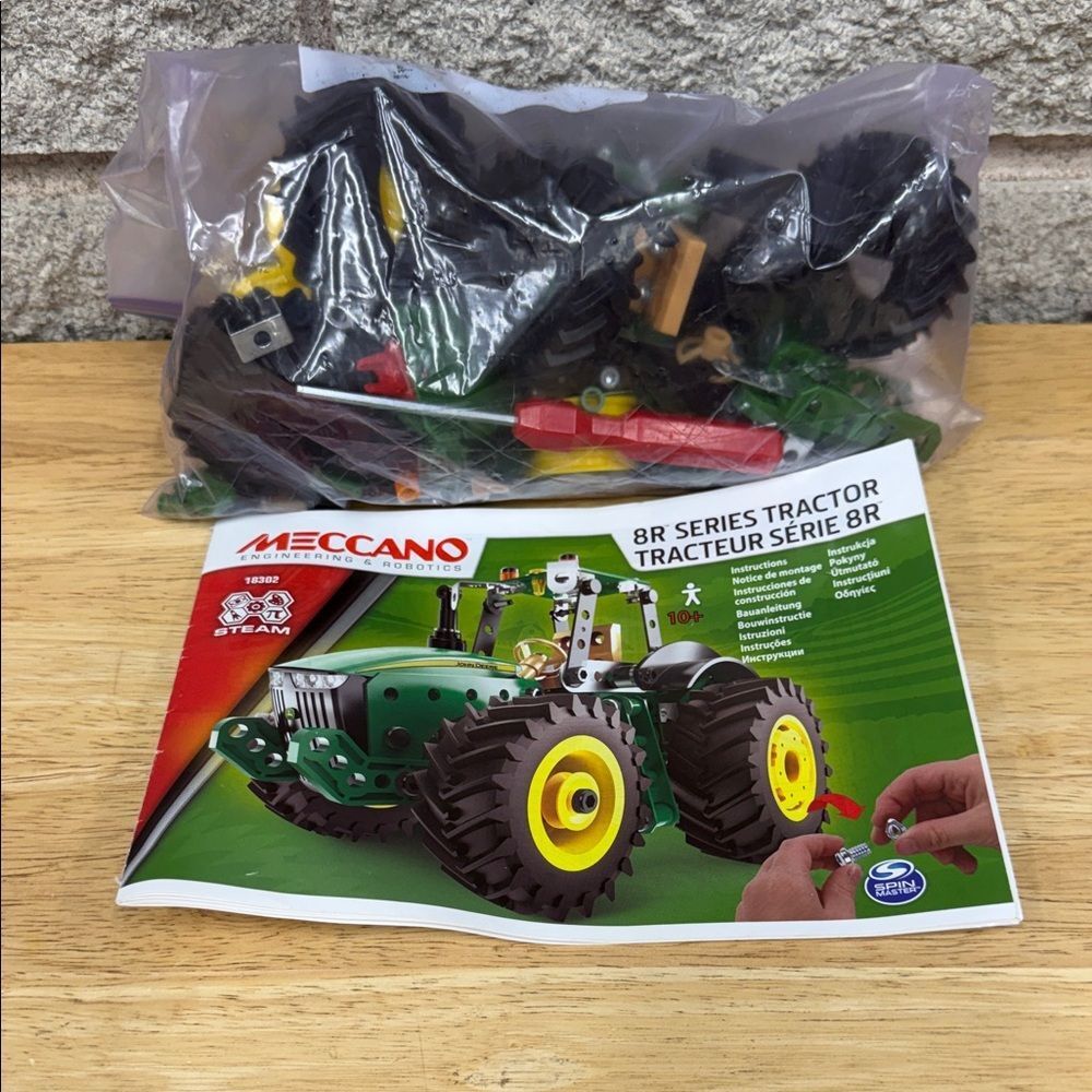 Meccano John Deere 8R Series Tractor Toy - Green & Yellow